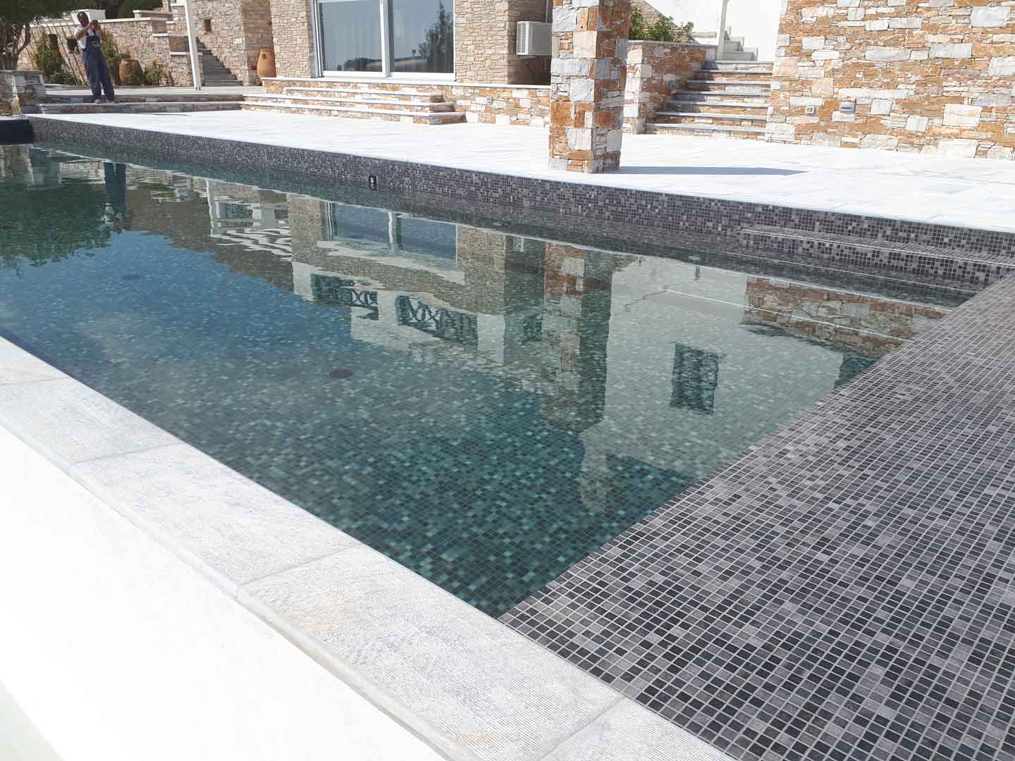 Διαμόρφωση εξωτερικού χώρου Πισίνα